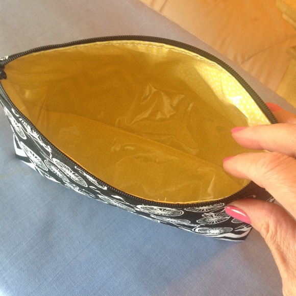 Zippered cosmetic bag - vinyl lined for easy clean - Picture 4 of 7